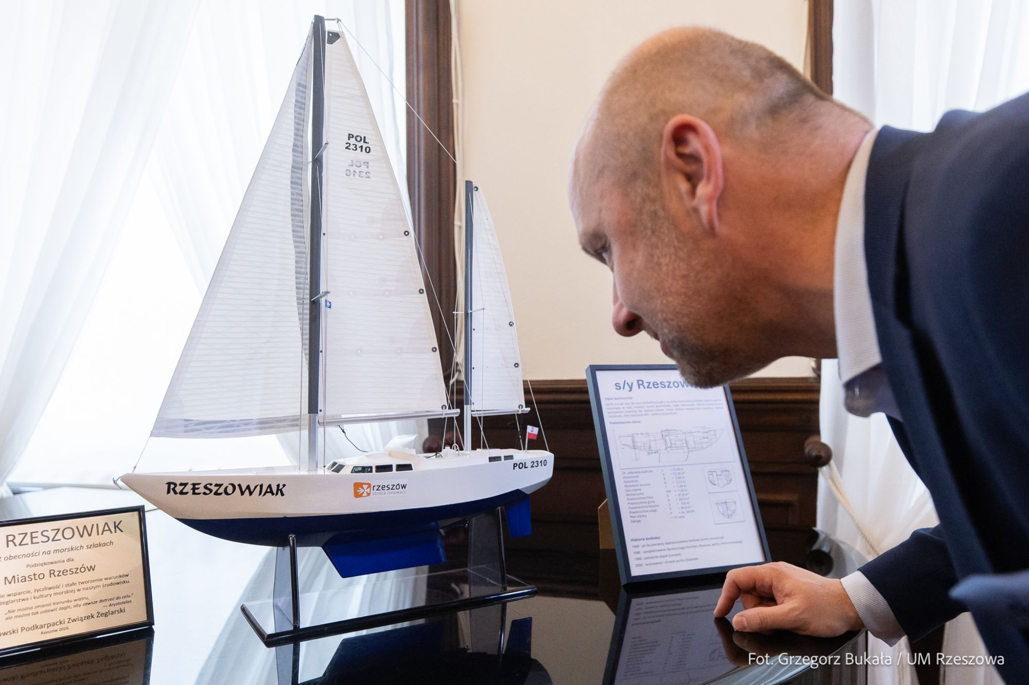 zdjęcie ze spotkania przedstawicieli Rzeszowskiego Podkarpackiego Związku Żeglarskiego z Prezydentem Miasta Rzeszowa, fot. Grzegorz Bukała, Urząd Miasta Rzeszowa